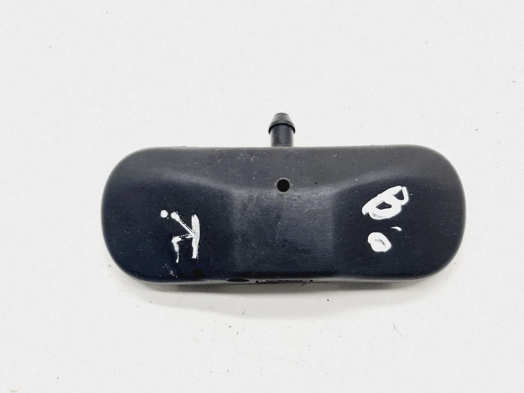 Windshield washer spray nozzle – Volkswagen Passat B6 (2005-2010)