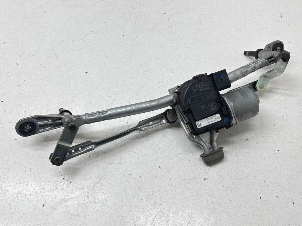Front wiper linkage and motor 9824762480
