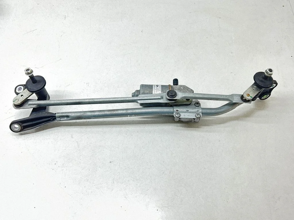 Front wiper linkage and motor W27116