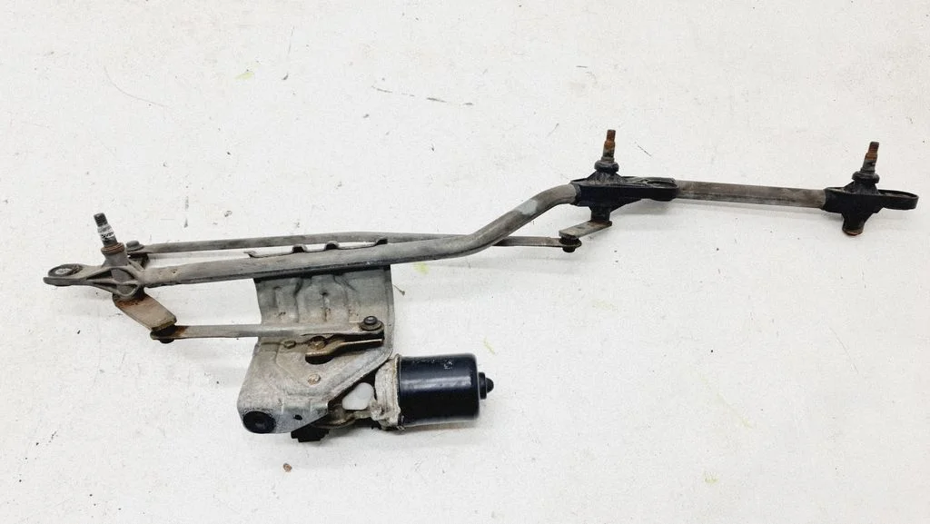 Mechanizm wycieraczek z silniczkiem