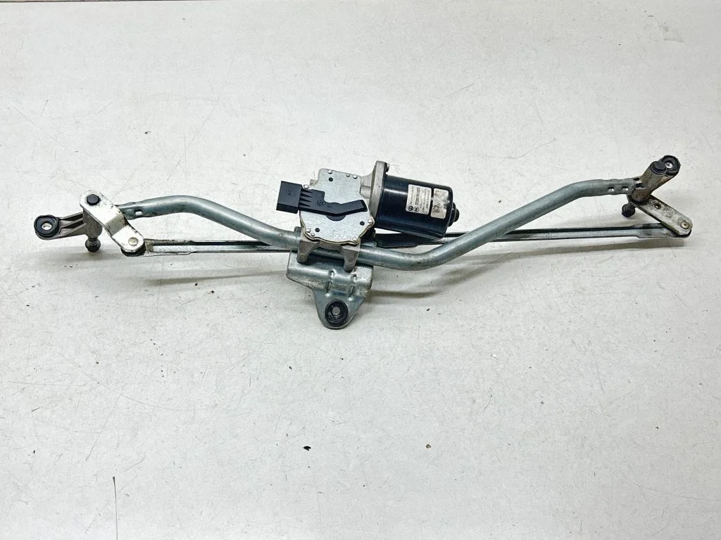 Front wiper linkage and motor 7E2955113B
