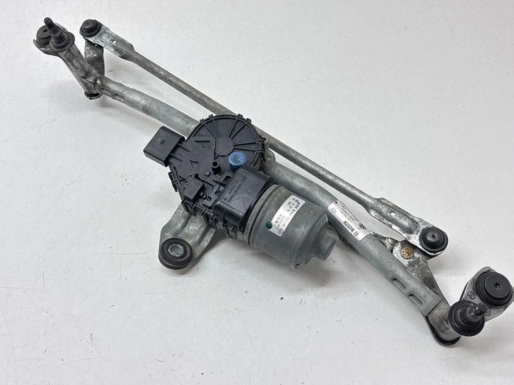 Front wiper linkage and motor 561955119B