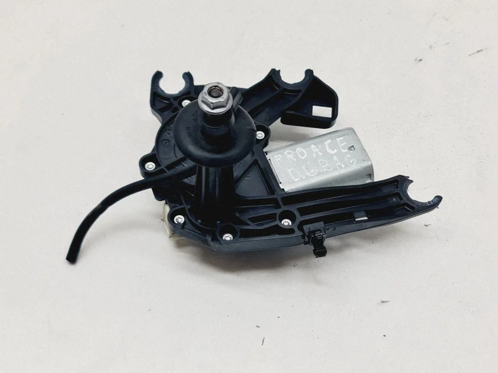 Rear window wiper motor 9812666580