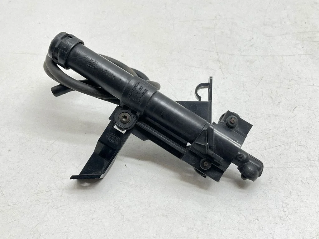 Headlight washer spray nozzle BJ3213C152CA