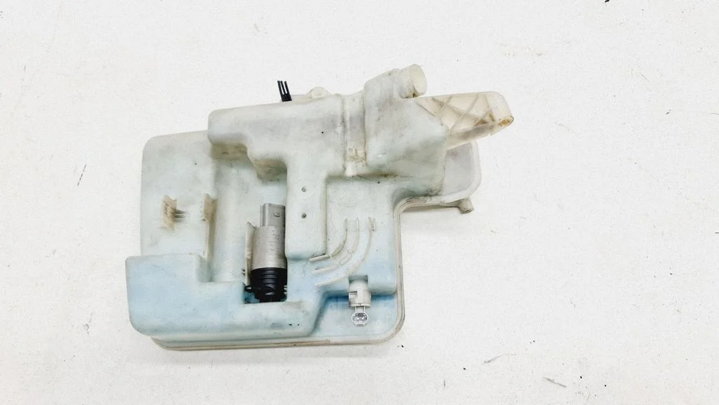 Windshield washer fluid reservoir/tank 67126934159