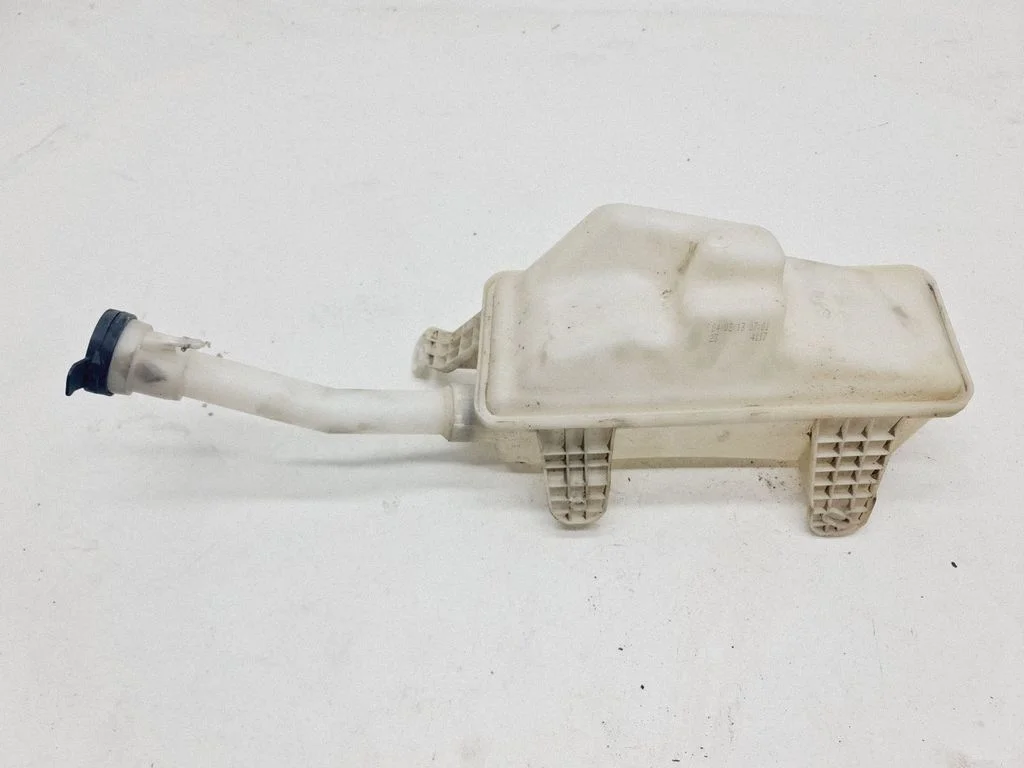 Windshield washer fluid reservoir/tank 13250456