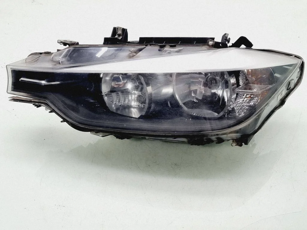 Priekšējais lukturis – BMW 3. sērija F30 F35 F31 (2012-2018)