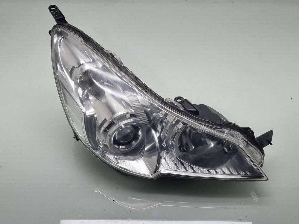 Headlight/headlamp – front right