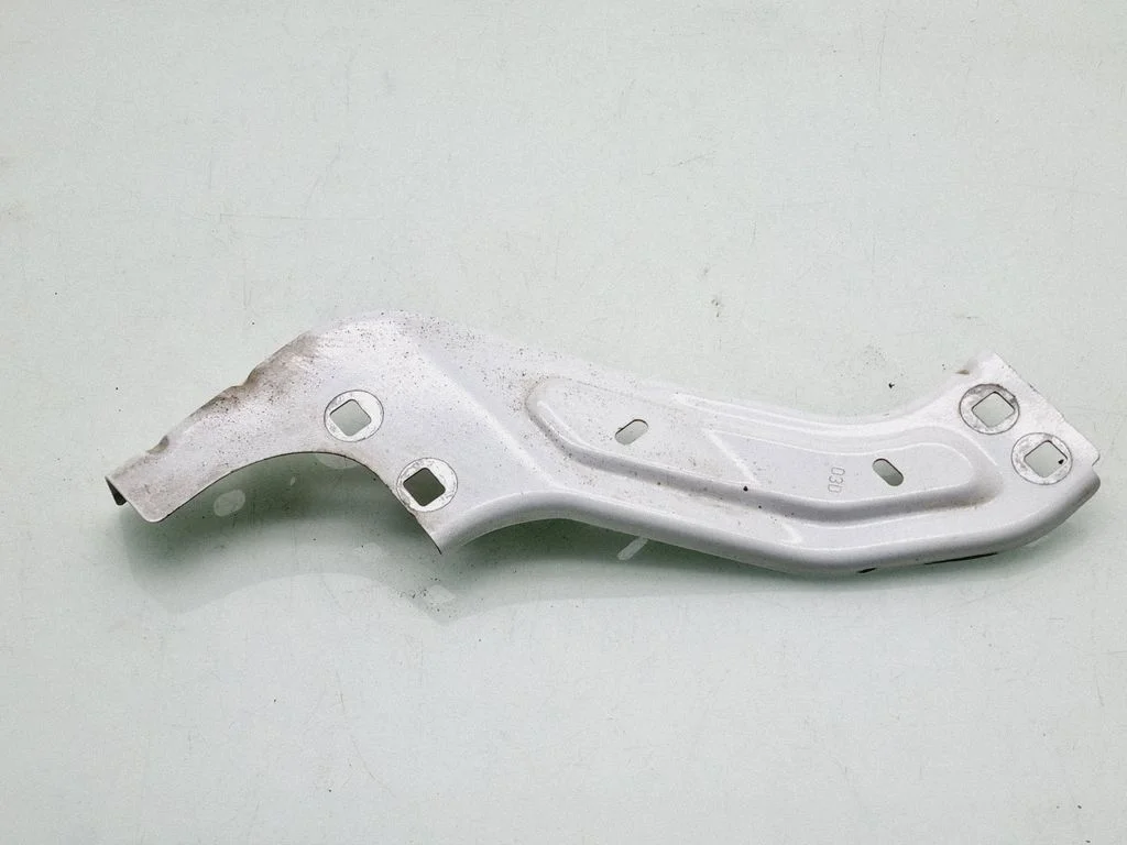 Headlight/headlamp mounting bracket 7213WQ