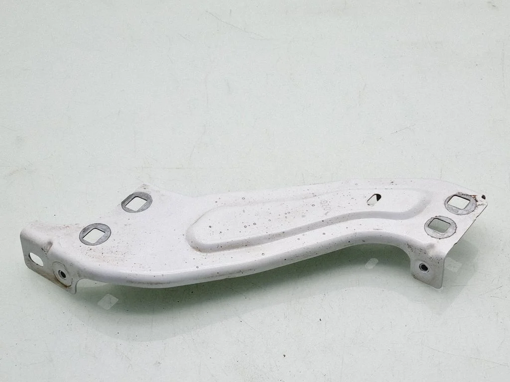 Headlight/headlamp mounting bracket – front left