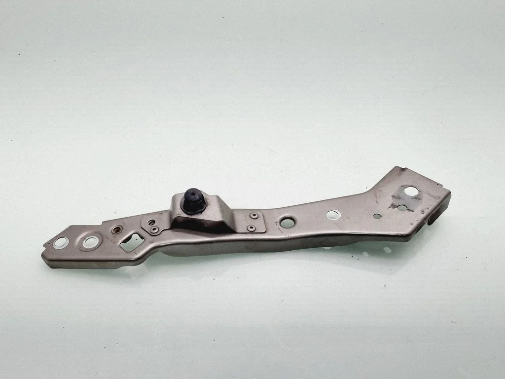 Headlight/headlamp mounting bracket 6251206D