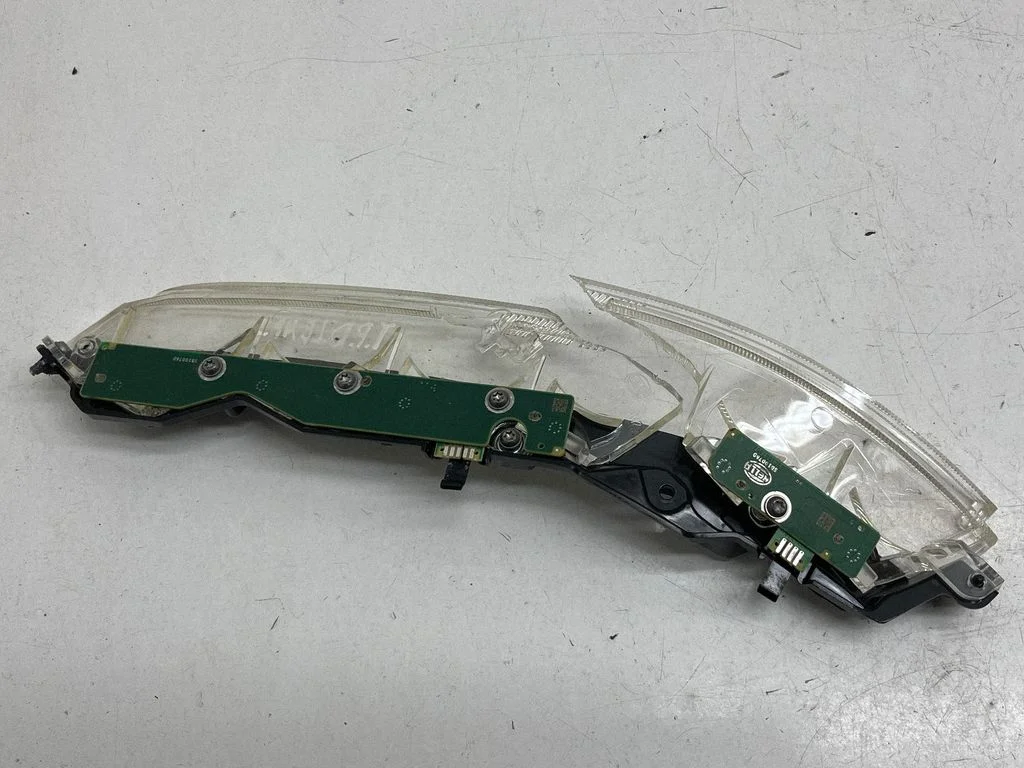 Headlight part – Tesla Model Y (2020-)