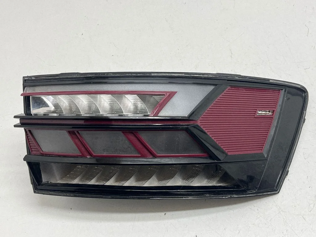 Rear/tail lights 17A945096B