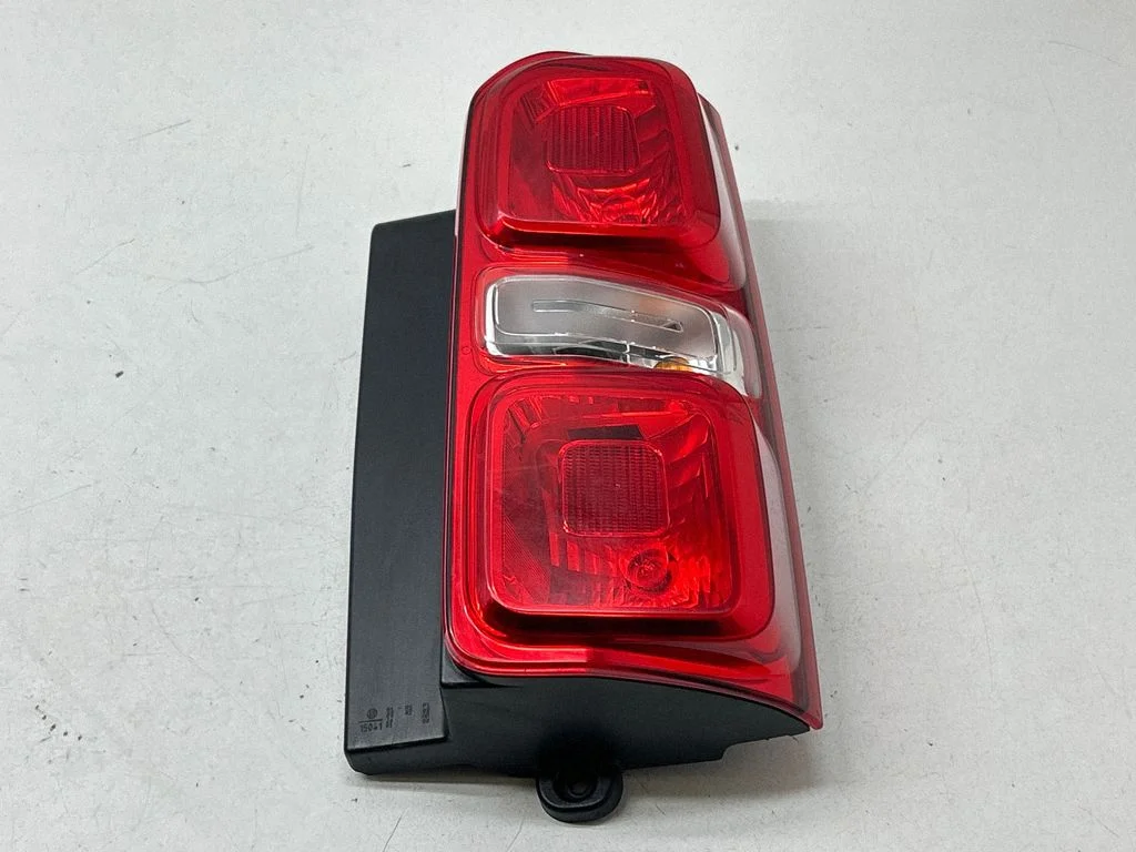 Lampa tylna w błotniku – Peugeot Traveller (2016-)