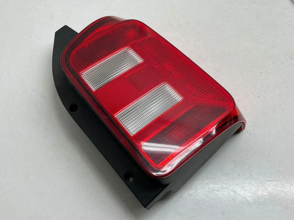 Rear/tail lights 7E0945096T