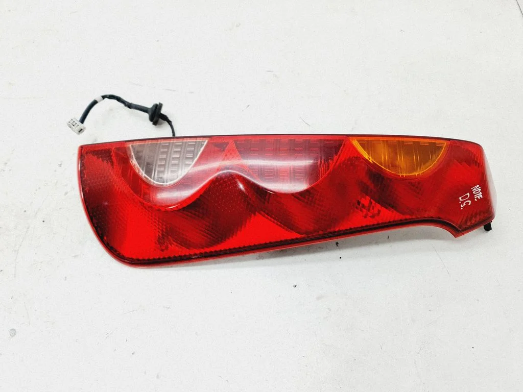 Lampa tylna w błotniku – prawy tył