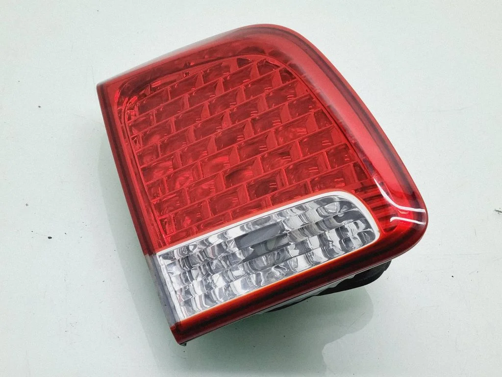 Tailgate rear/tail lights 924052P02