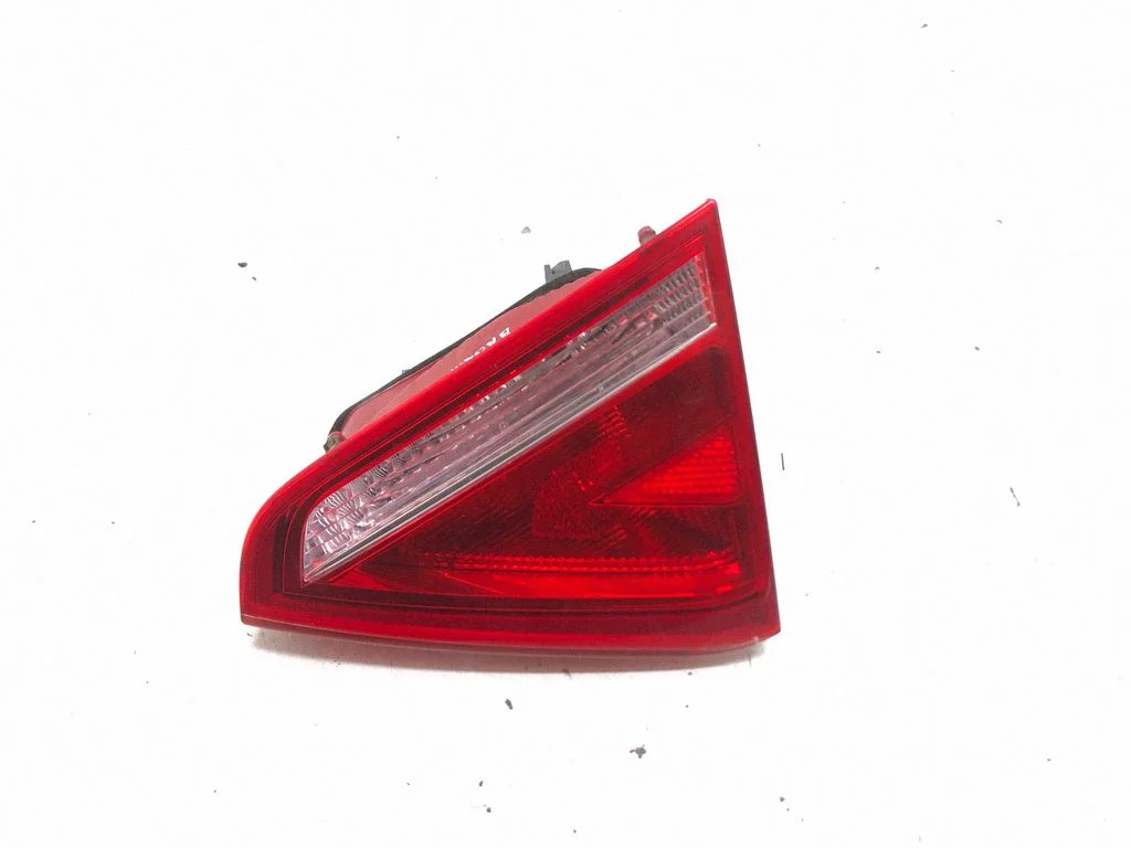 Tailgate rear/tail lights 8T0945094