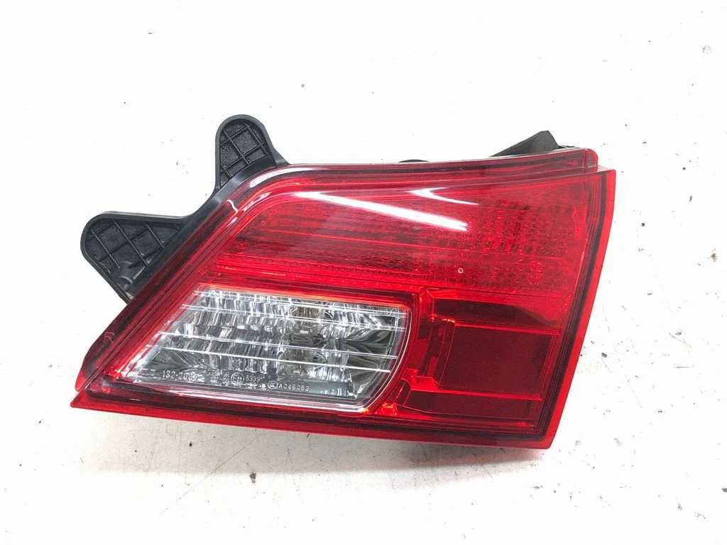 Tailgate rear/tail lights 84912AJ250