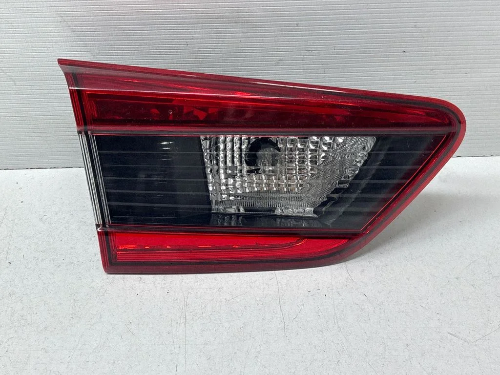 Tailgate rear/tail lights 84251FL110