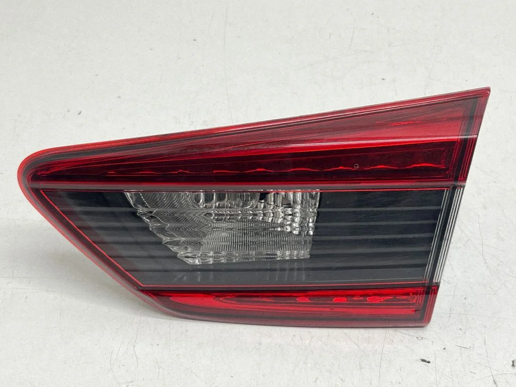 Tailgate rear/tail lights 84251FL100