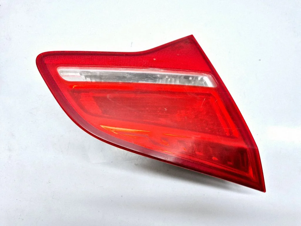 Tailgate rear/tail lights 13260838