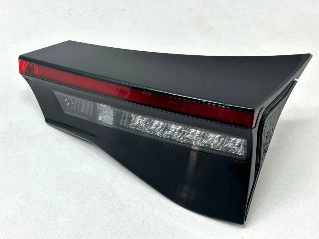 Tailgate rear/tail lights 815800DB70