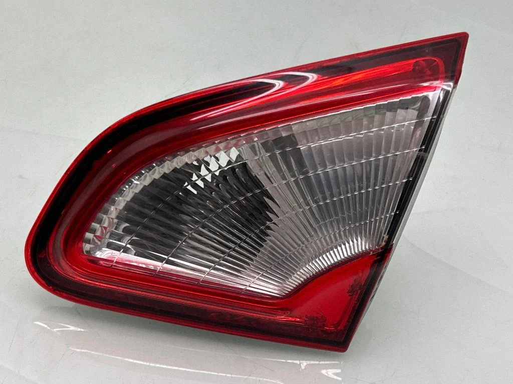 Tailgate rear/tail lights B26550BR01A