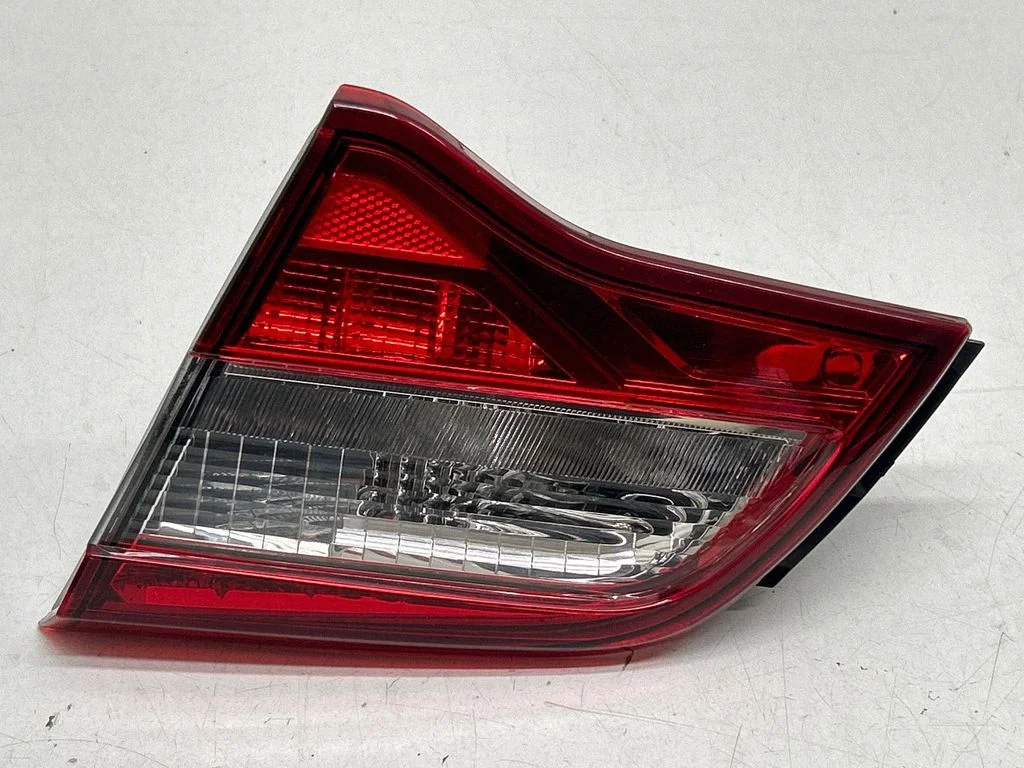 Lampa tylna w klapie 946076