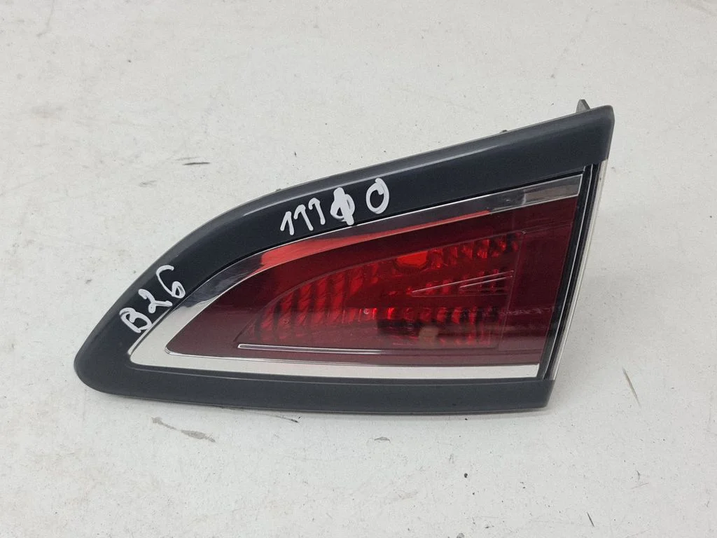 Tailgate rear/tail lights 265507464R