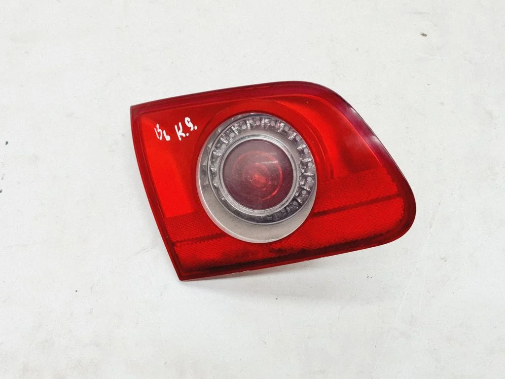 Aizmugurējais lukturis bagāžnieka vākā 3C9945093