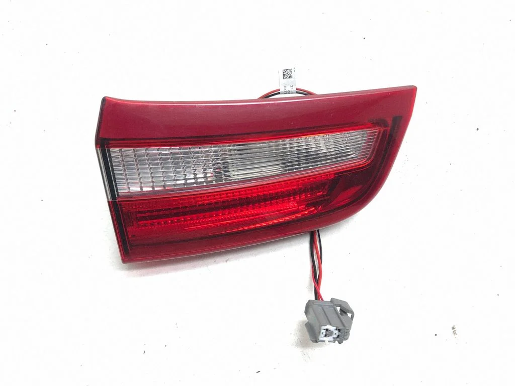 Aizmugurējais lukturis bagāžnieka vākā – Volvo S60 (2011-2013)