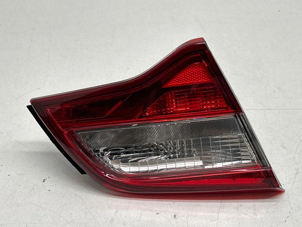 Lampa tylna w klapie 946076