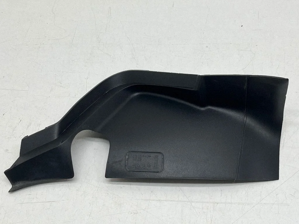 Rear/tail light trim molding – rear left