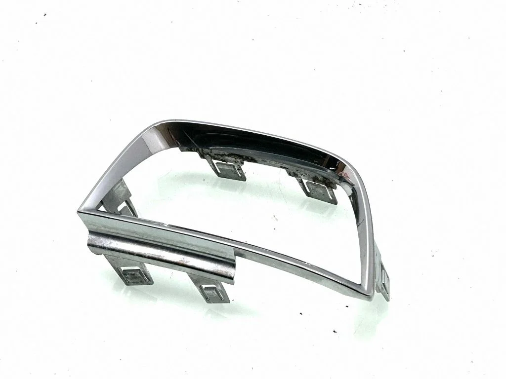 Aizmugurējā luktura apdare (līstīte) 92197052