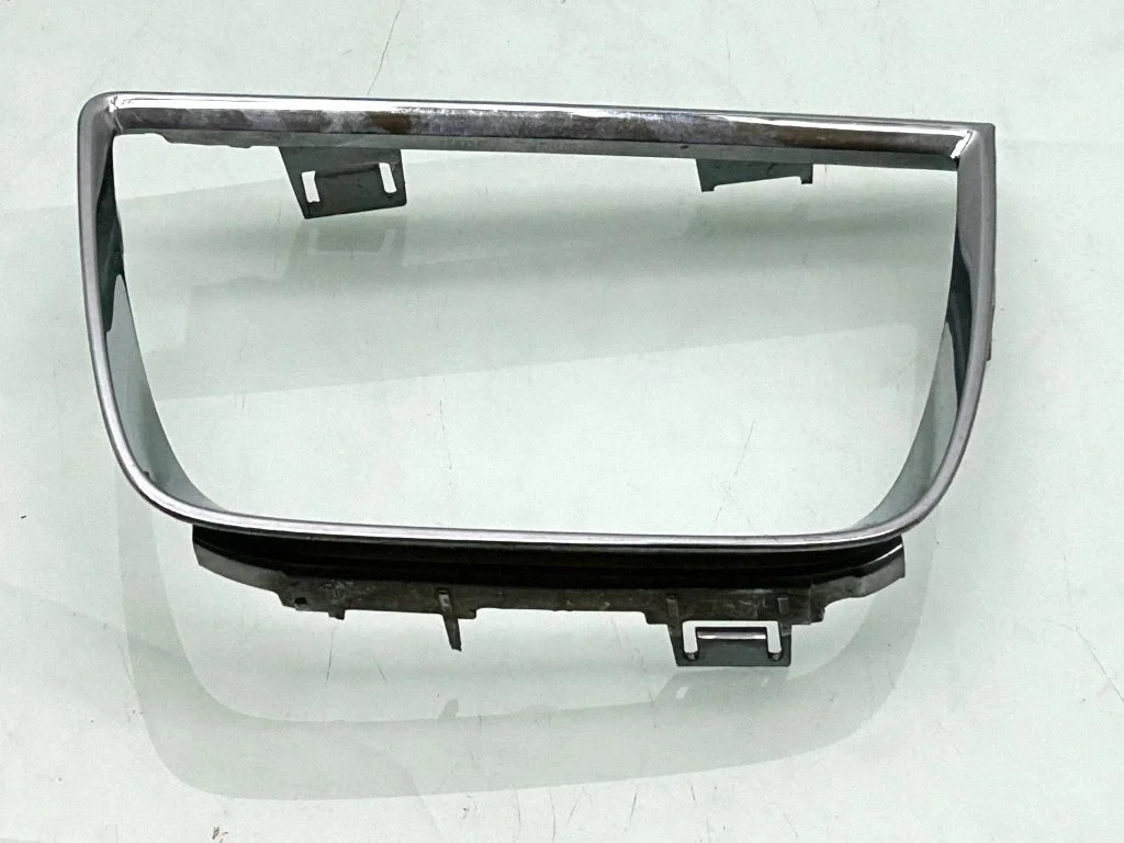 Aizmugurējā luktura apdare (līstīte) 92198055