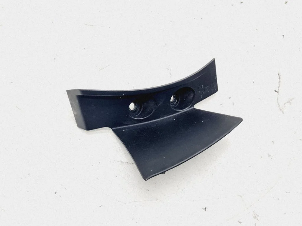 Rear/tail light trim molding – rear left
