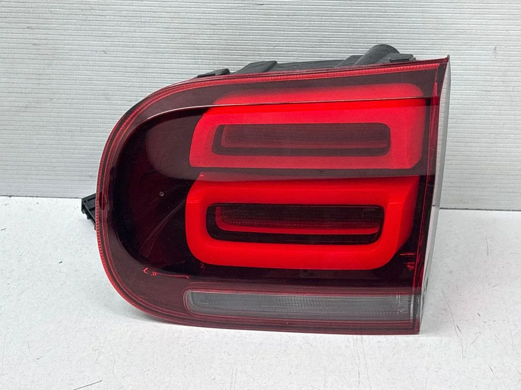 Aizmugurējais lukturis bagāžnieka vākā 9816931980