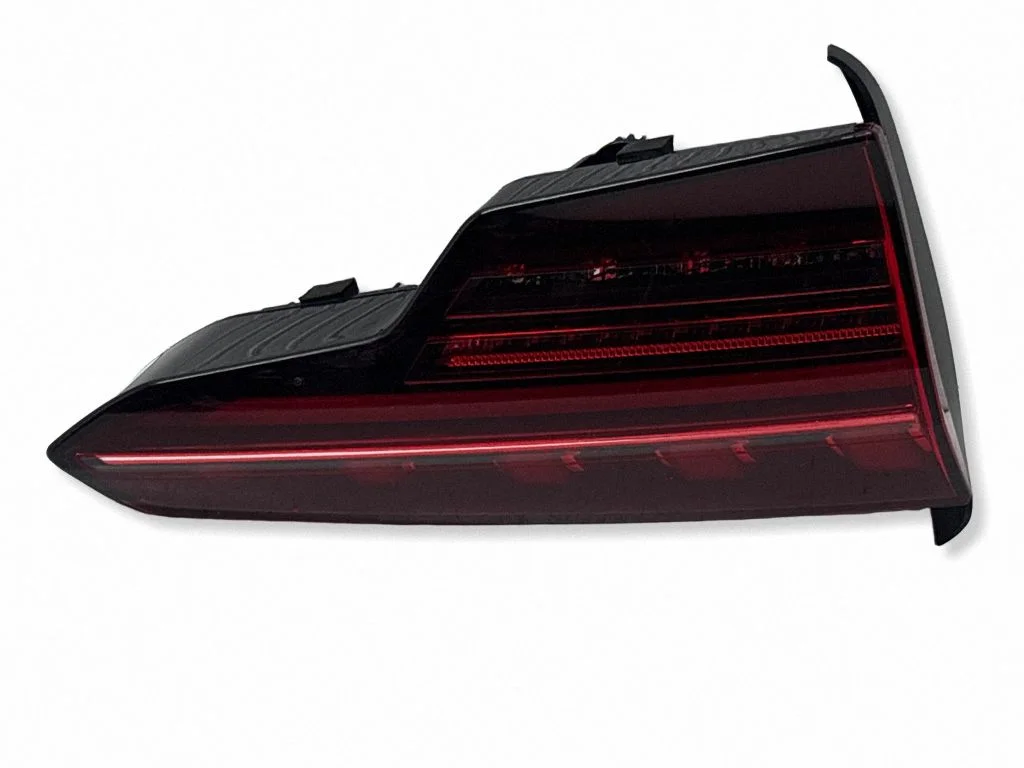 Lampa tylna w klapie 8W5945093