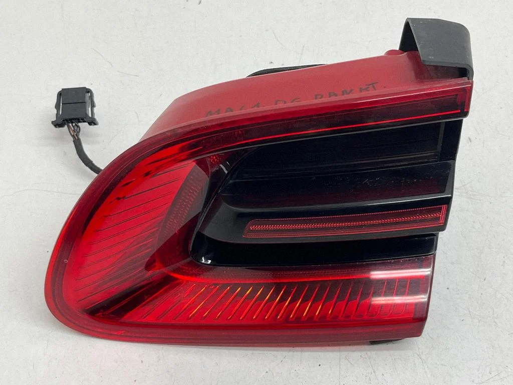 Tailgate rear/tail lights 95B945094G