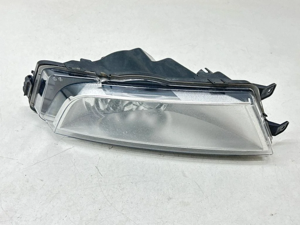 Priekšējais miglas lukturis 5E0941699D