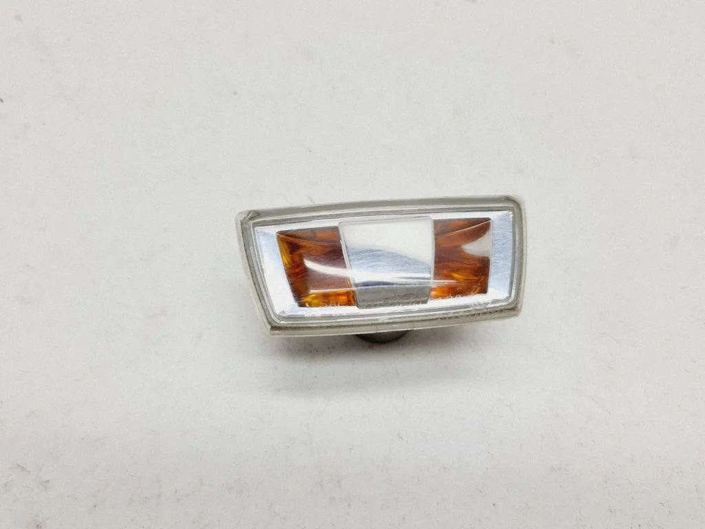 Front fender indicator light – Opel Meriva B (2010-2016)