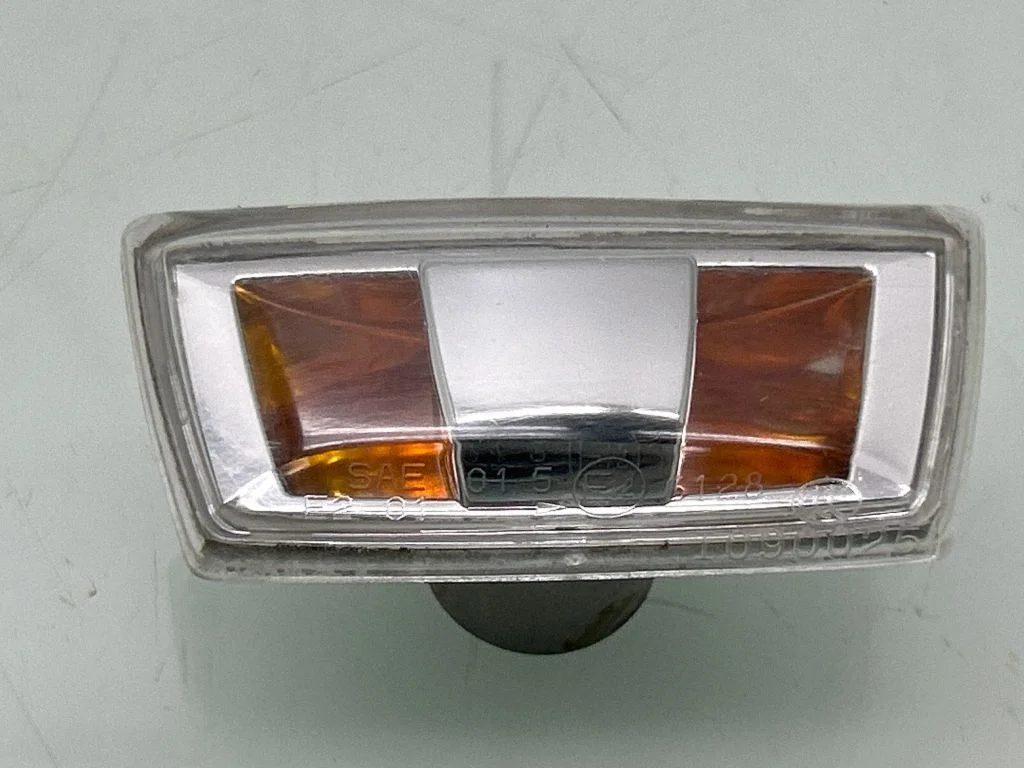 Front fender indicator light – Opel Meriva B (2010-2016)