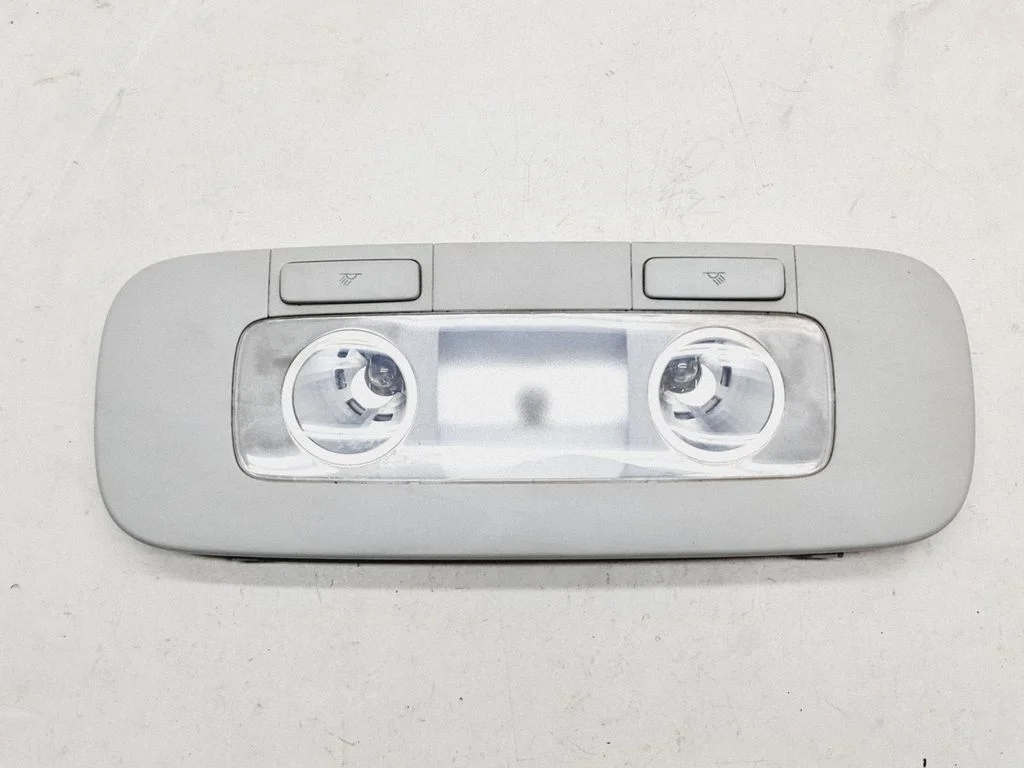 Tagaistmete valgustustuli – Volkswagen Passat B6 (2005-2010)