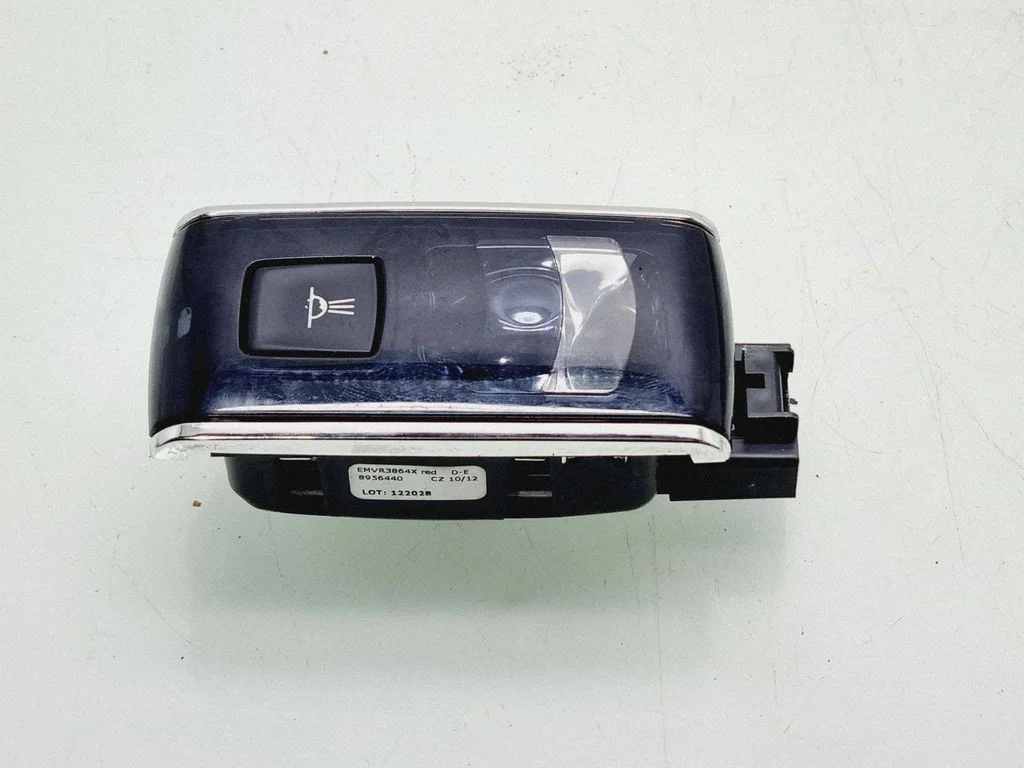 Rear seat light 8956440