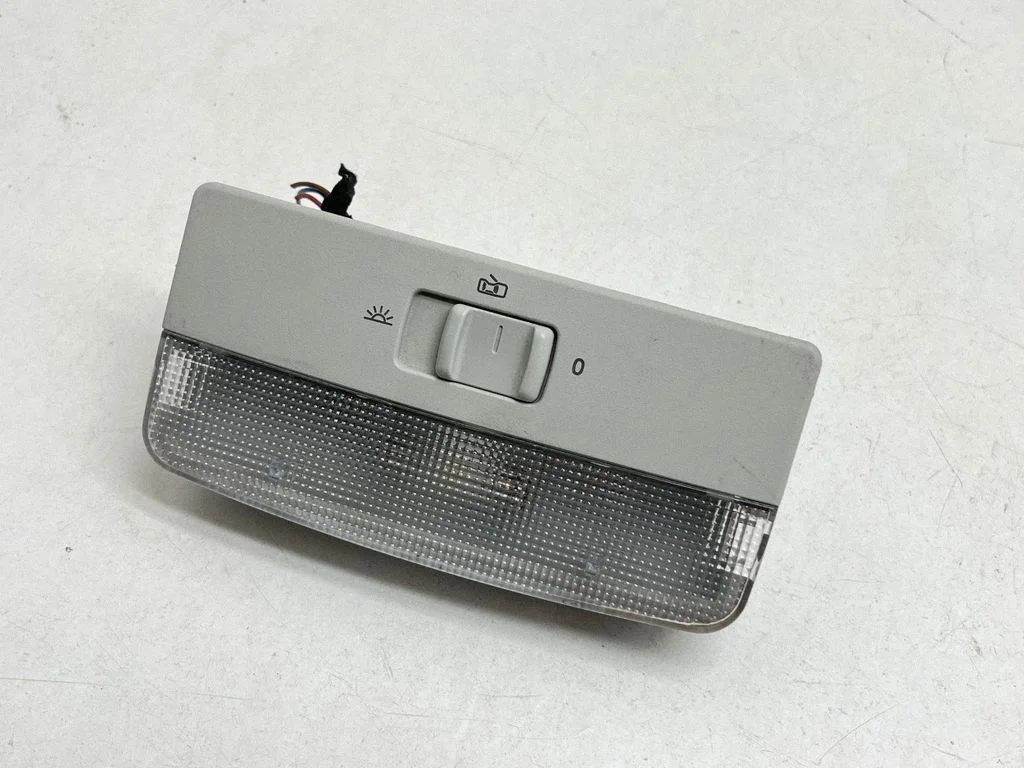 Front seat light 6Q0947105M