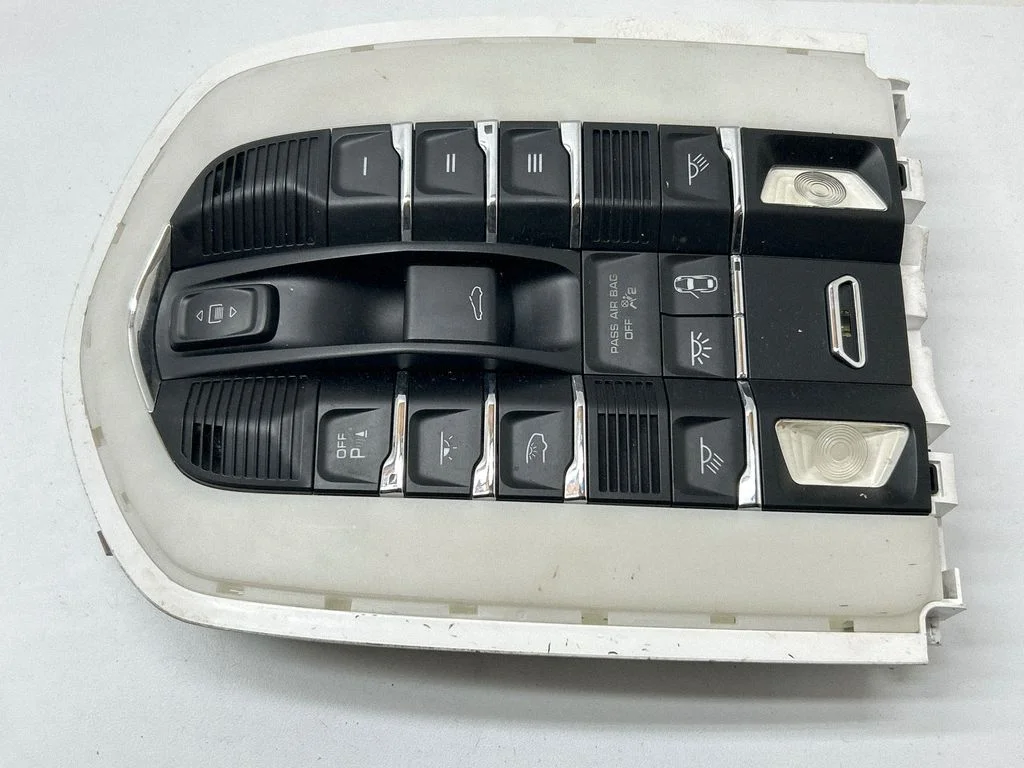 Front seat light 7PP035711A