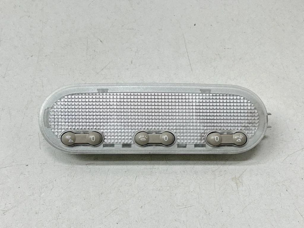 Front seat light – Nissan Juke I F15 (2010-2018)