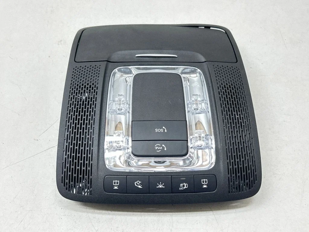 Lampka przednich siedzeń A0009001919