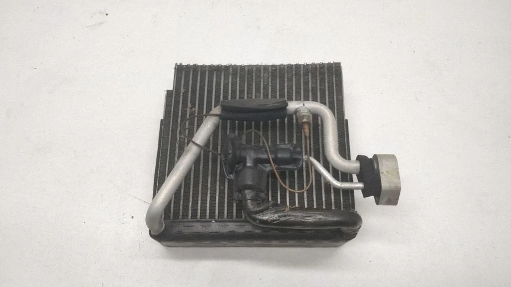 Gaisa kondicioniera radiators (salonā) 30873016